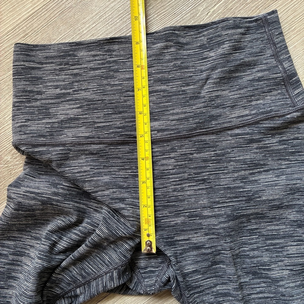 Lululemon Charcoal Gray Navy striped leggings Excellent condition - Picture 9 of 9